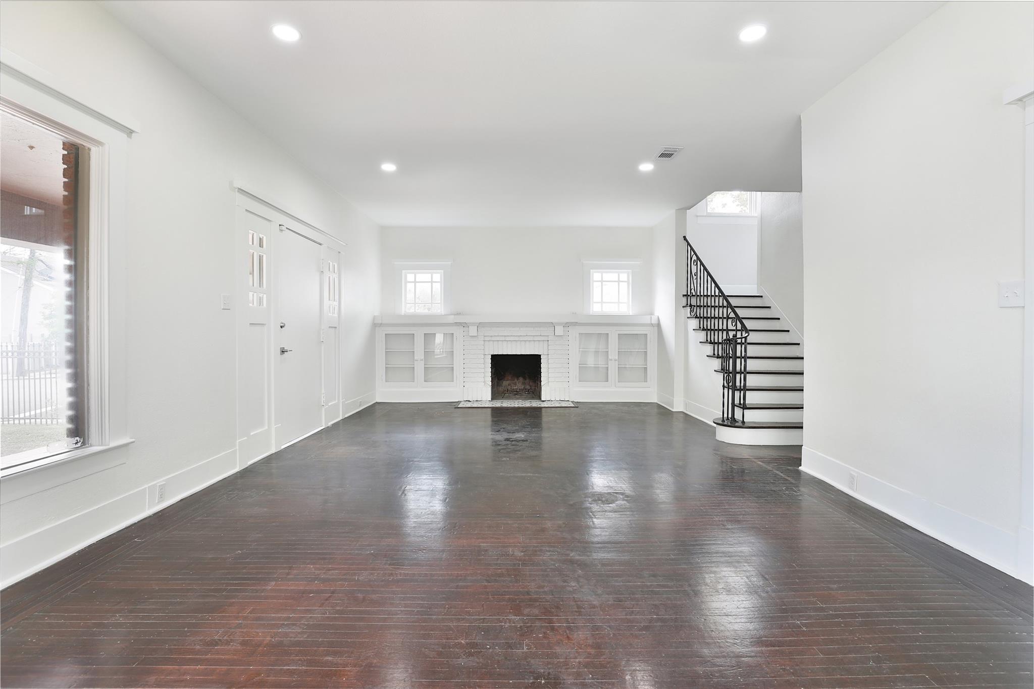 Houston, Texas, 77006, United States, 5 Bedrooms Bedrooms, ,4 BathroomsBathrooms,Residential,Active,2051995
