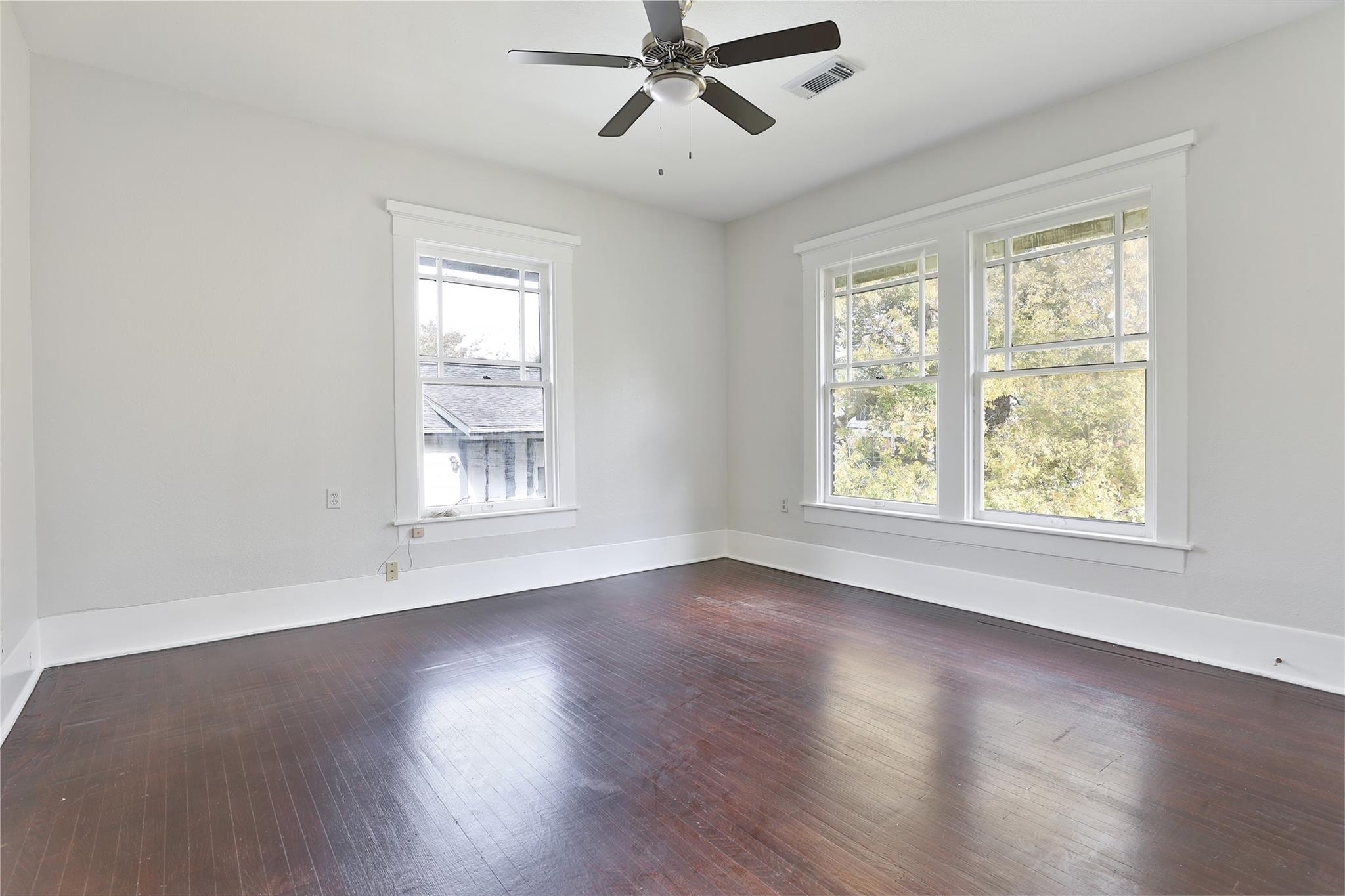 Houston, Texas, 77006, United States, 5 Bedrooms Bedrooms, ,4 BathroomsBathrooms,Residential,Active,2051995