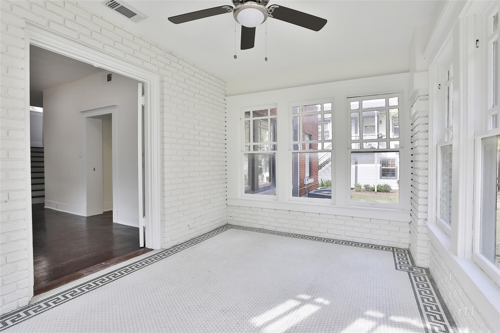 Houston, Texas, 77006, United States, 5 Bedrooms Bedrooms, ,4 BathroomsBathrooms,Residential,Active,2051995