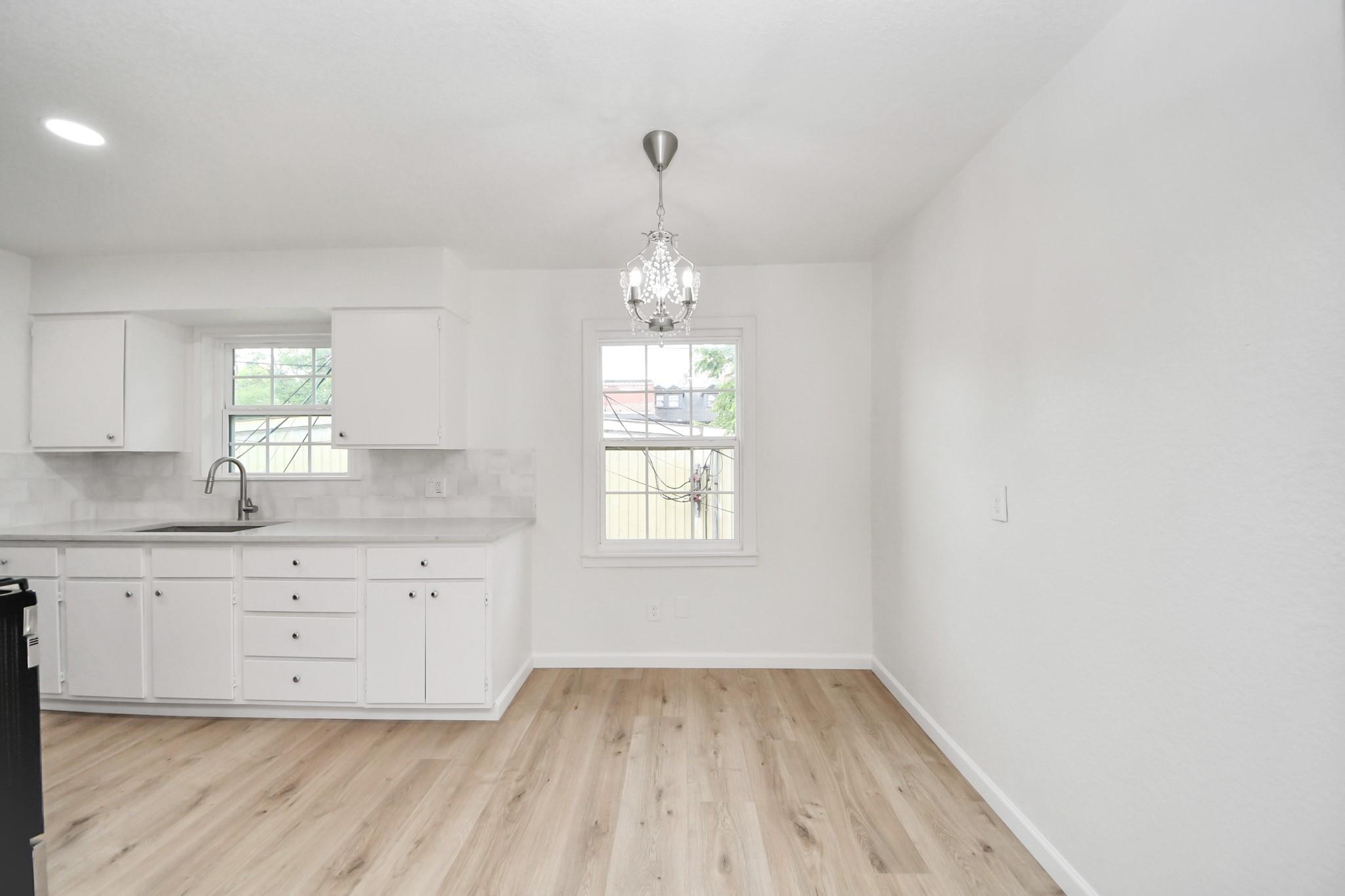 Houston, Texas, 77006, United States, 5 Bedrooms Bedrooms, ,4 BathroomsBathrooms,Residential,Active,2051995