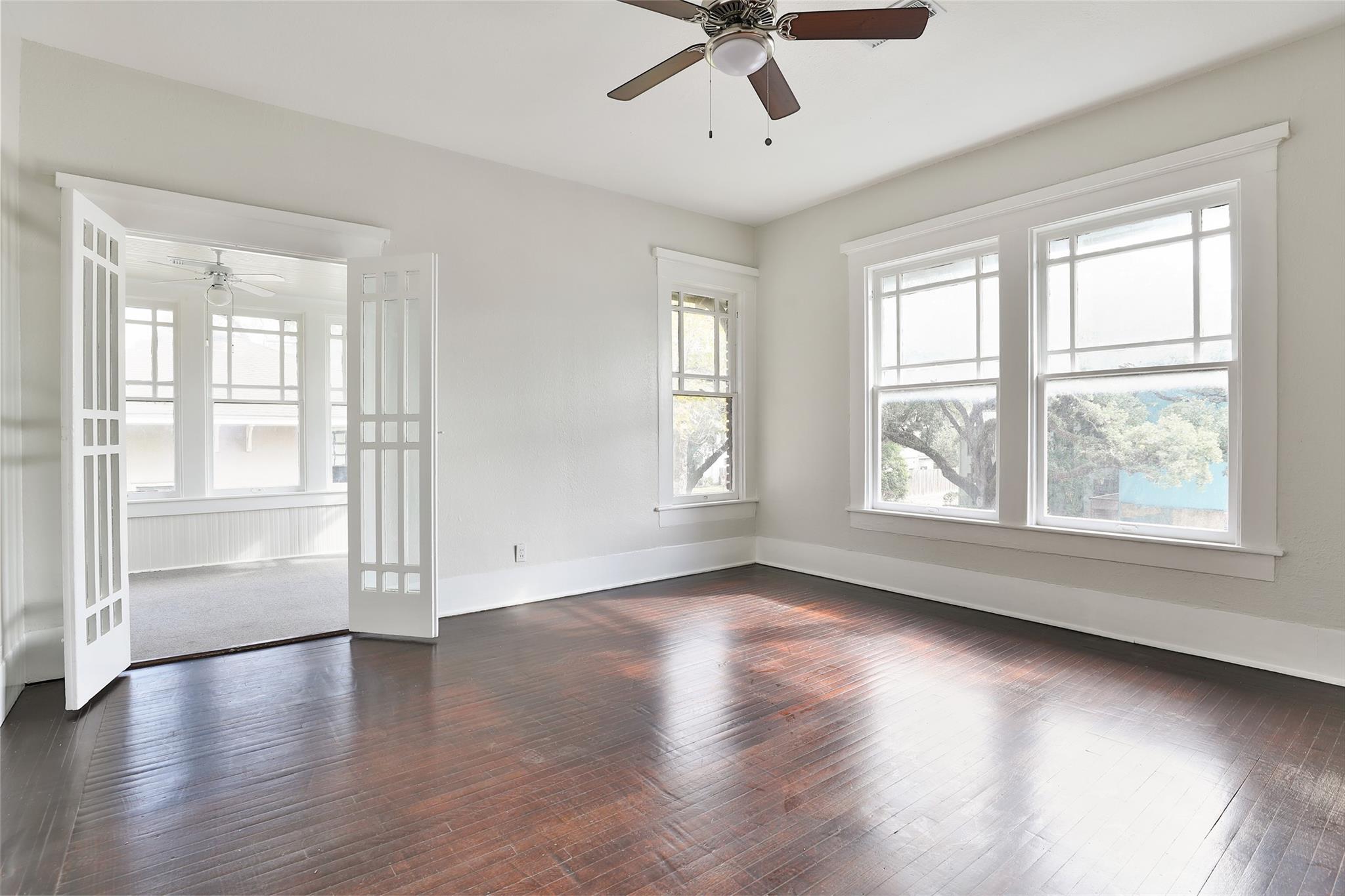 Houston, Texas, 77006, United States, 5 Bedrooms Bedrooms, ,4 BathroomsBathrooms,Residential,Active,2051995