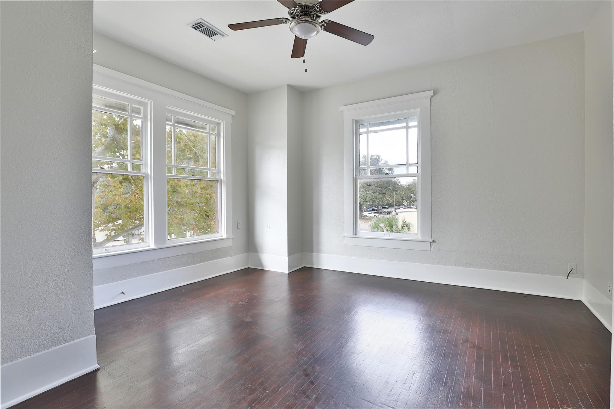 Houston, Texas, 77006, United States, 5 Bedrooms Bedrooms, ,4 BathroomsBathrooms,Residential,Active,2051995