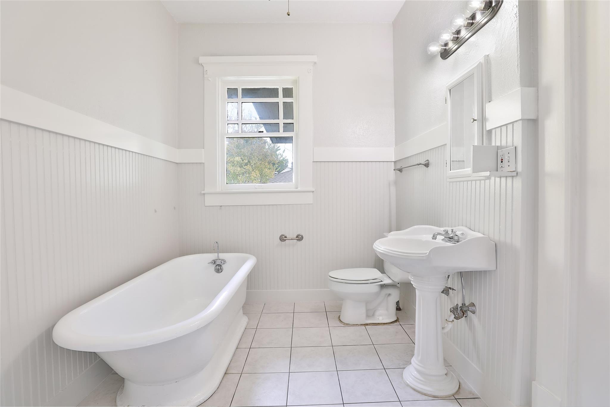 Houston, Texas, 77006, United States, 5 Bedrooms Bedrooms, ,4 BathroomsBathrooms,Residential,Active,2051995