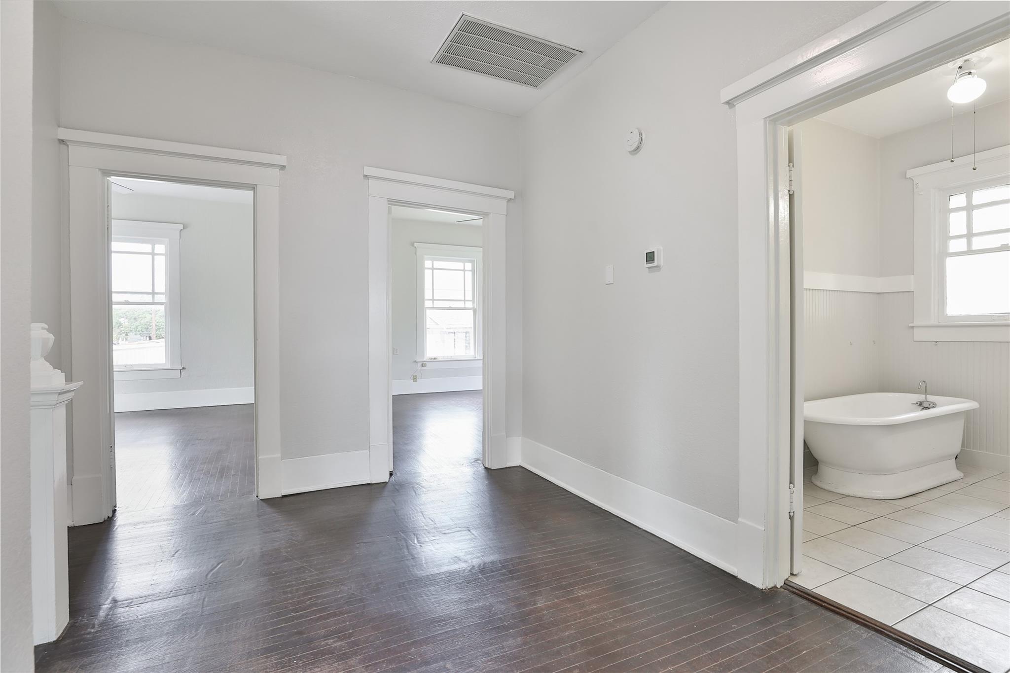 Houston, Texas, 77006, United States, 5 Bedrooms Bedrooms, ,4 BathroomsBathrooms,Residential,Active,2051995