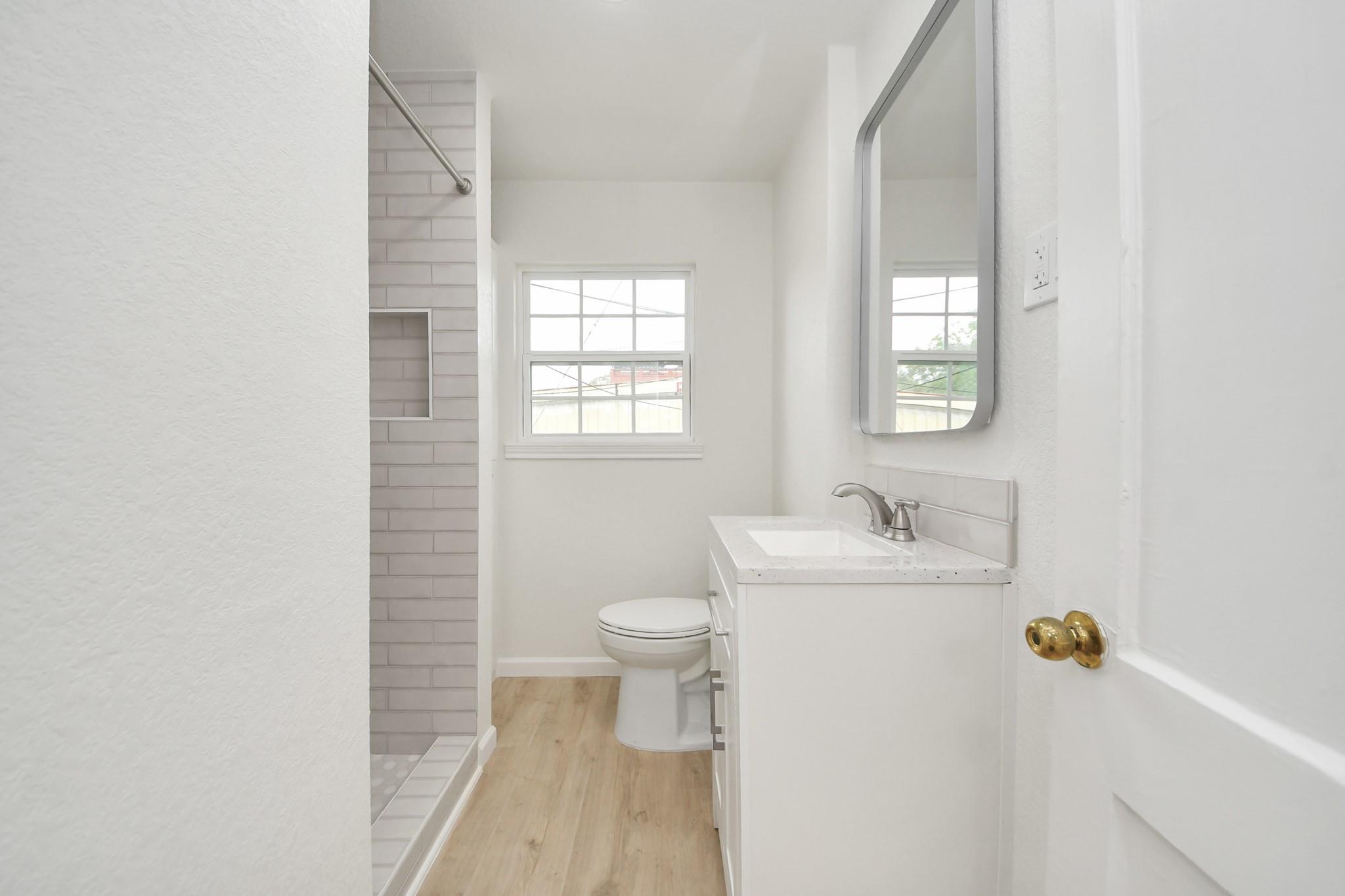 Houston, Texas, 77006, United States, 5 Bedrooms Bedrooms, ,4 BathroomsBathrooms,Residential,Active,2051995