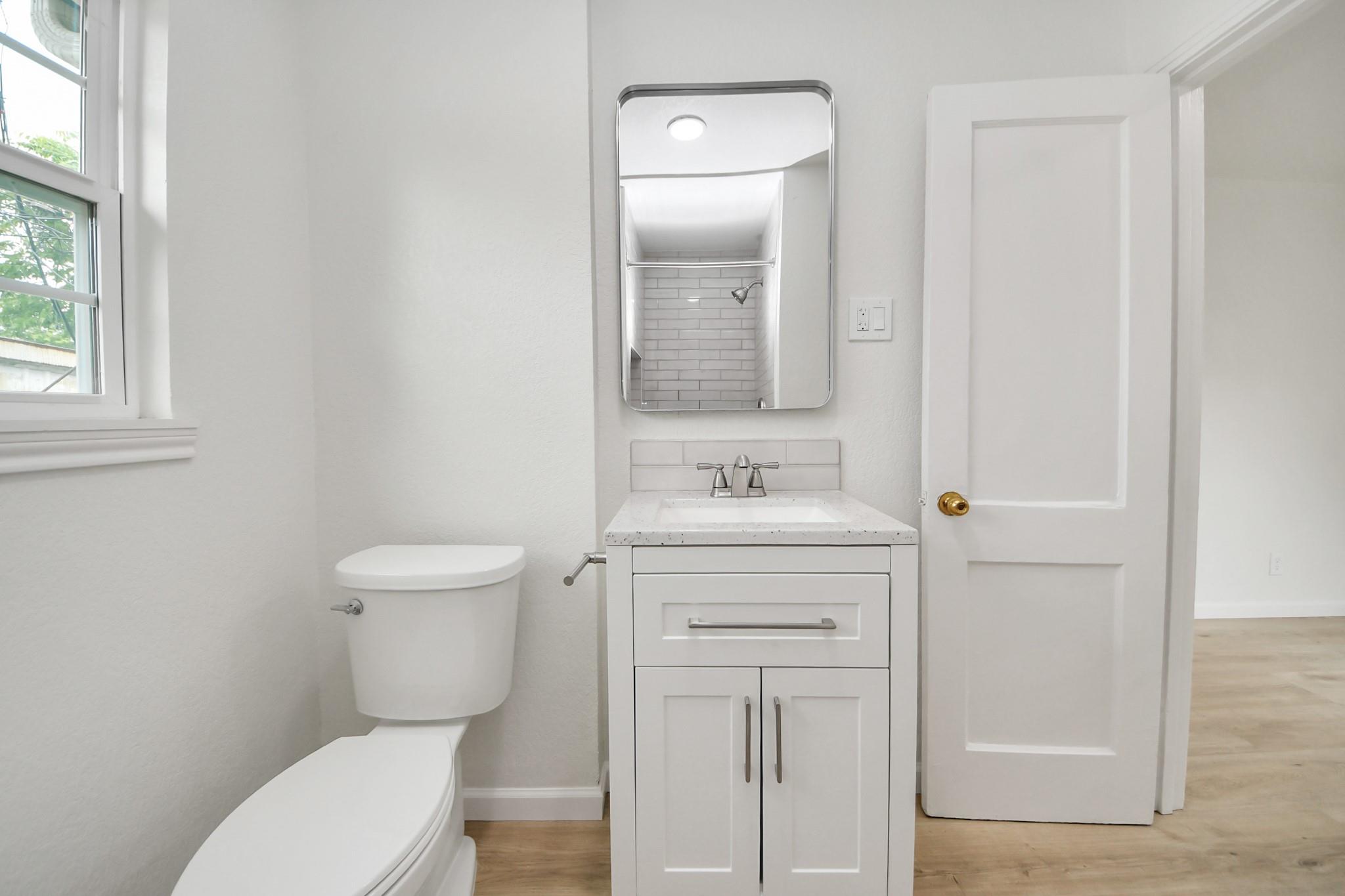 Houston, Texas, 77006, United States, 5 Bedrooms Bedrooms, ,4 BathroomsBathrooms,Residential,Active,2051995