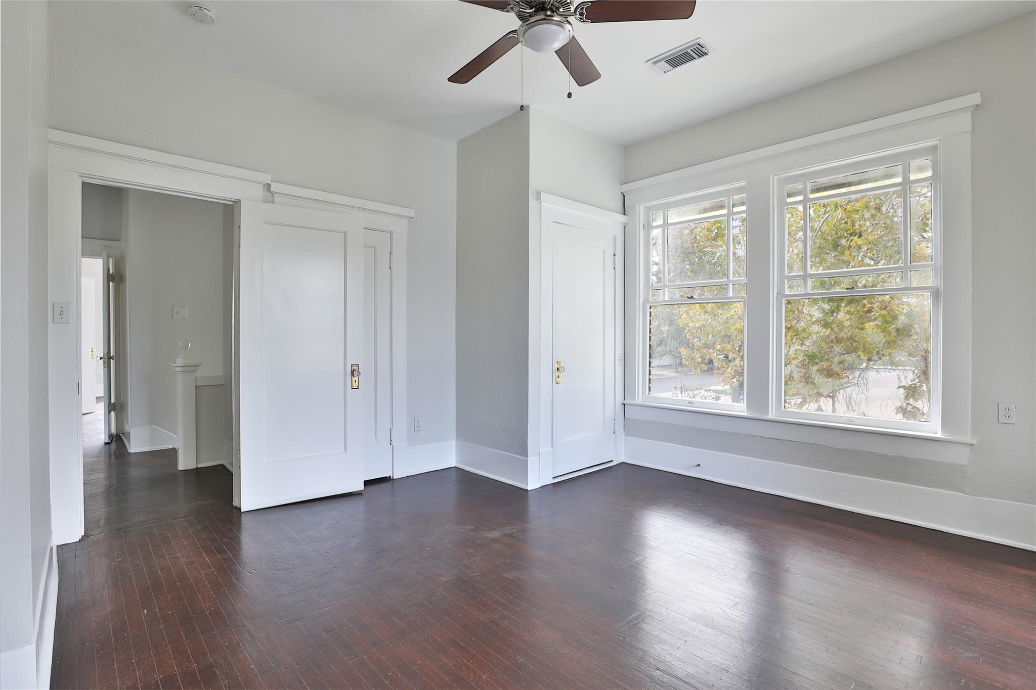 Houston, Texas, 77006, United States, 5 Bedrooms Bedrooms, ,4 BathroomsBathrooms,Residential,Active,2051995