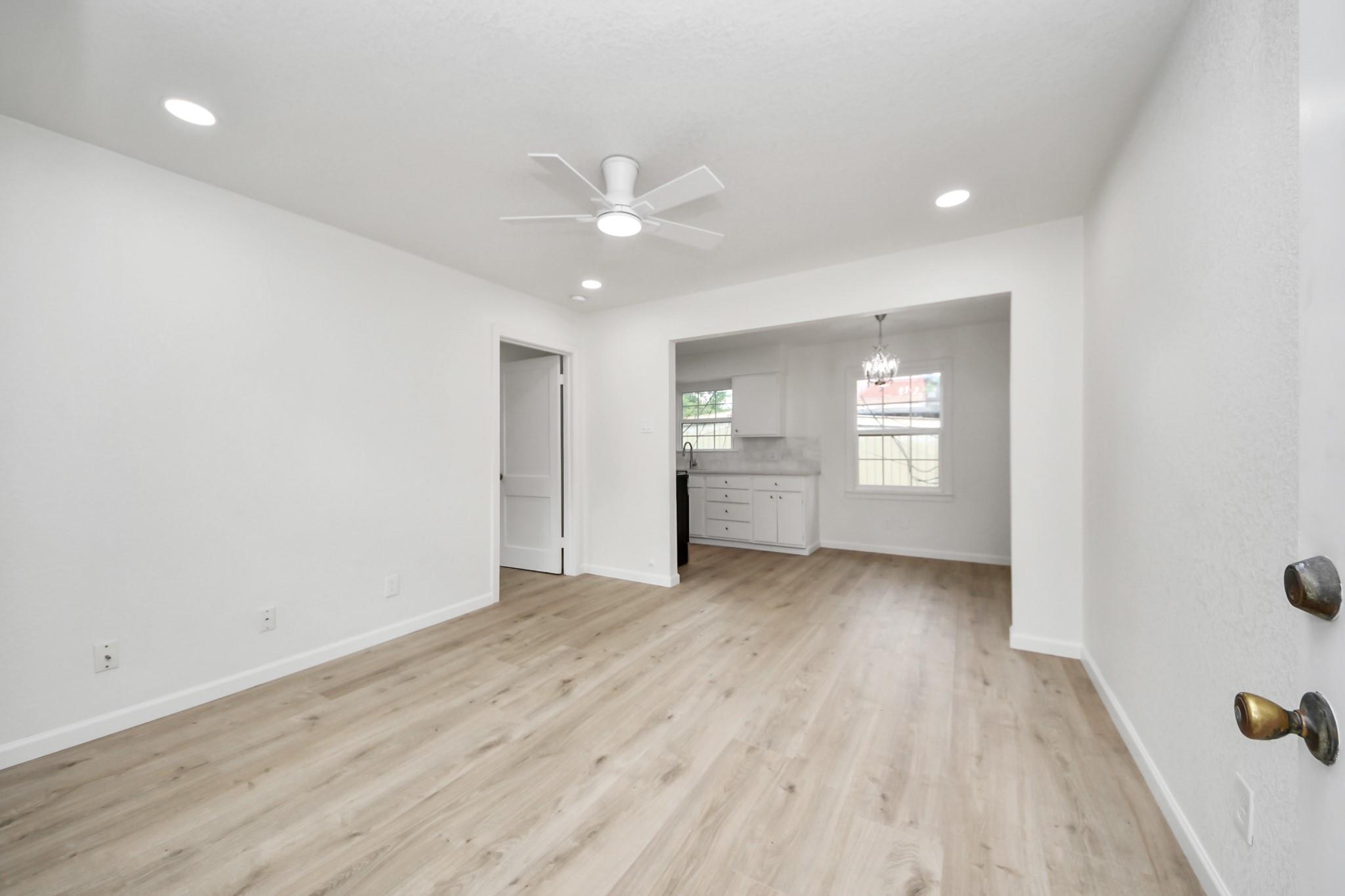 Houston, Texas, 77006, United States, 5 Bedrooms Bedrooms, ,4 BathroomsBathrooms,Residential,Active,2051995
