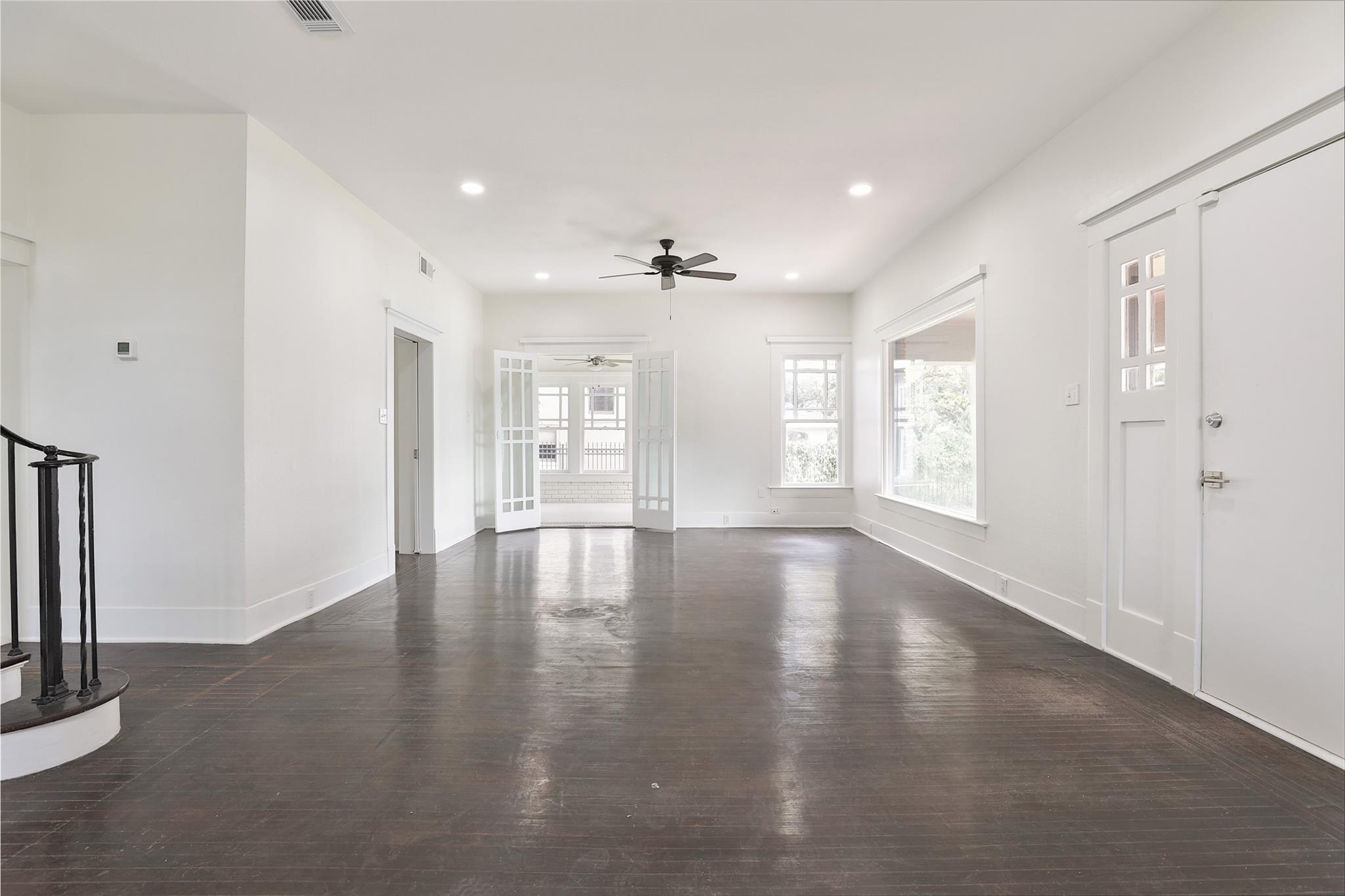 Houston, Texas, 77006, United States, 5 Bedrooms Bedrooms, ,4 BathroomsBathrooms,Residential,Active,2051995