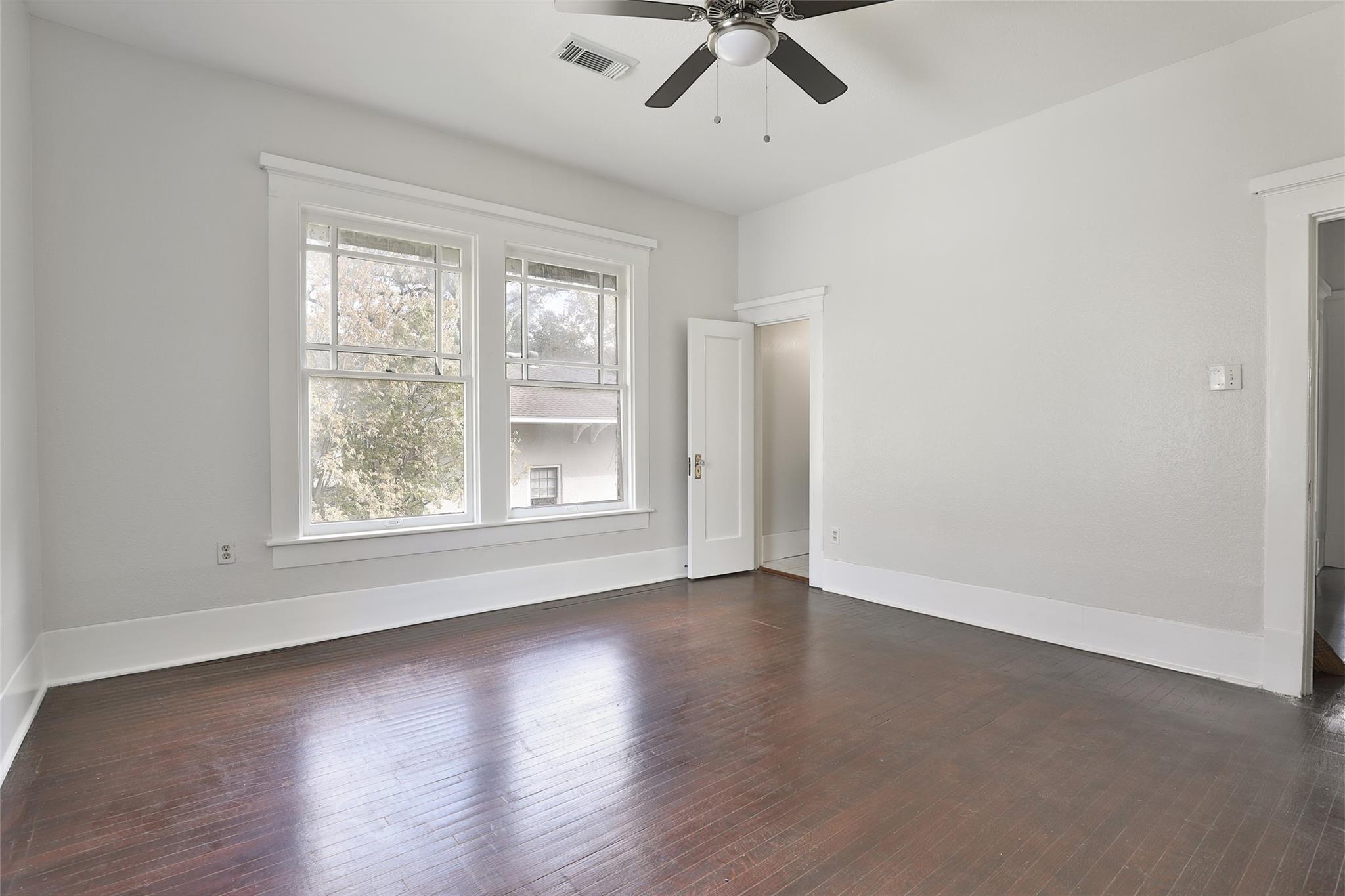 Houston, Texas, 77006, United States, 5 Bedrooms Bedrooms, ,4 BathroomsBathrooms,Residential,Active,2051995