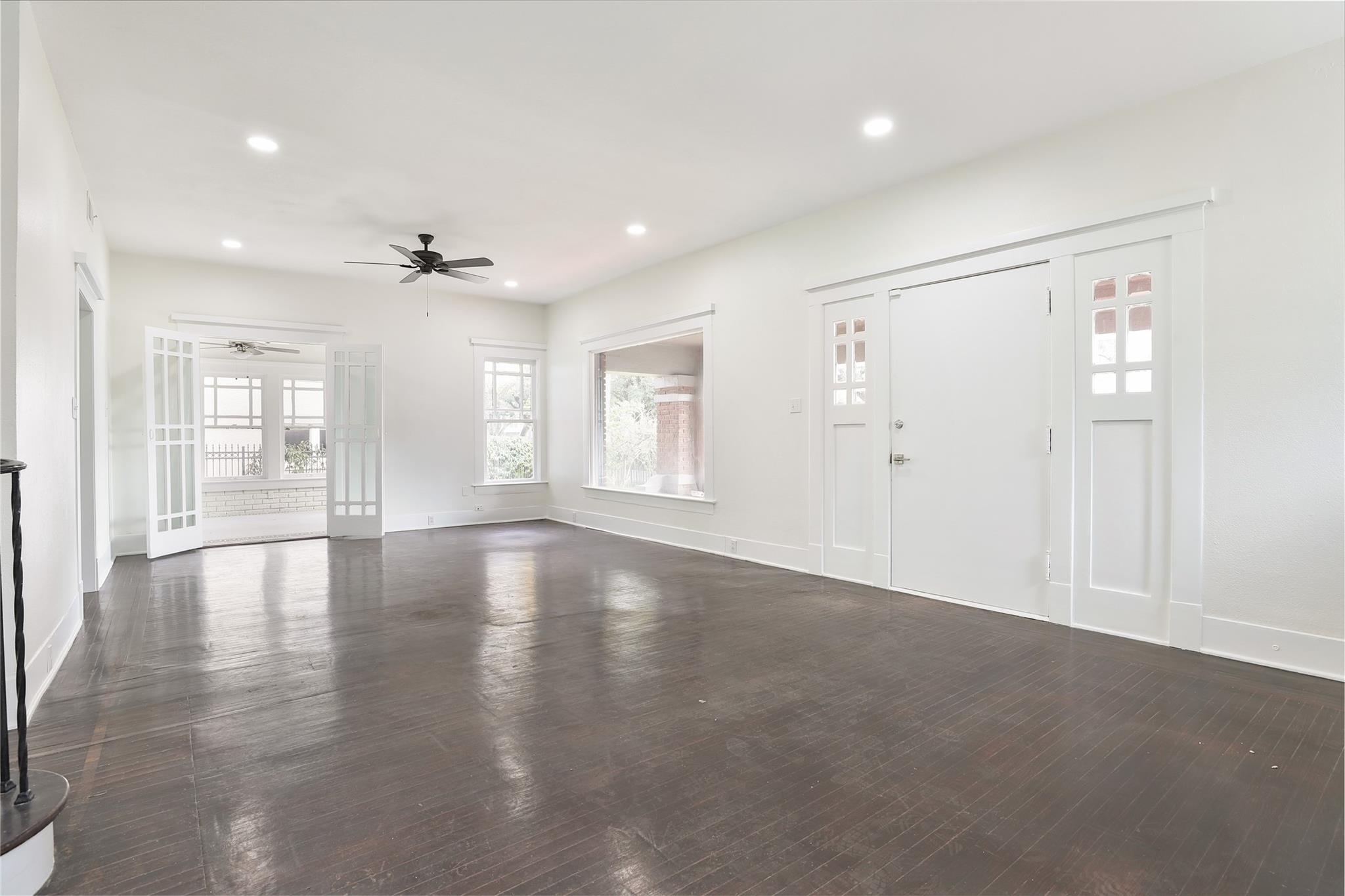 Houston, Texas, 77006, United States, 5 Bedrooms Bedrooms, ,4 BathroomsBathrooms,Residential,Active,2051995