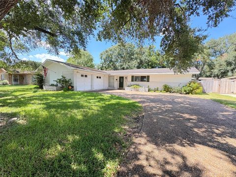 Photo of 2801 Del Monte Avenue, Bay City, TX 77414 (MLS # 60331427) Photo of 2801 Del Monte Avenue, Bay City, TX 77414 (MLS # 60331427)