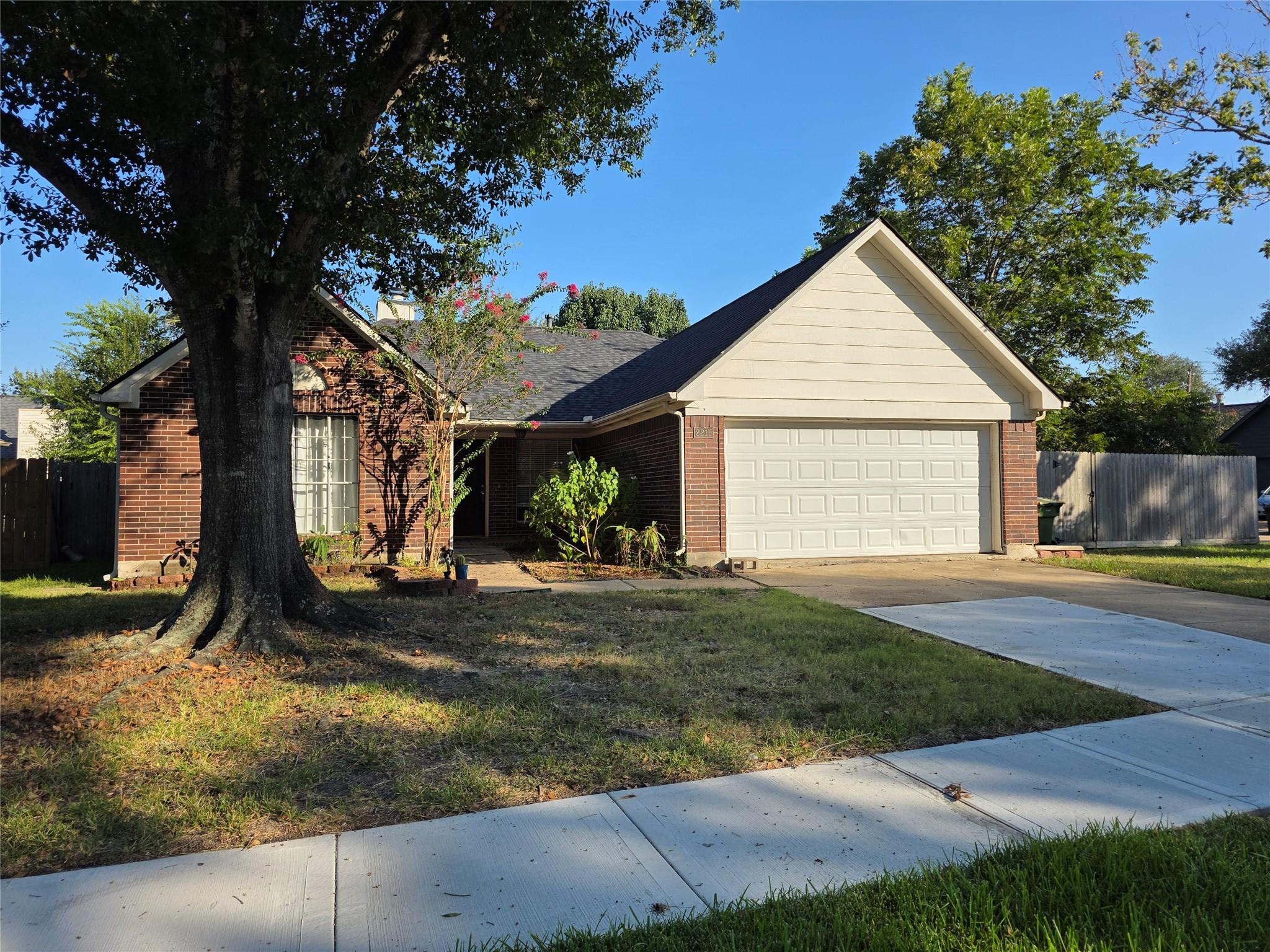 2215 Lady Leslie Lane