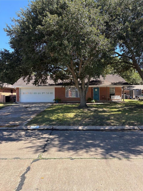 Photo of 1713 Glenview Lane, Alvin, TX 77511 (MLS # 40718553)