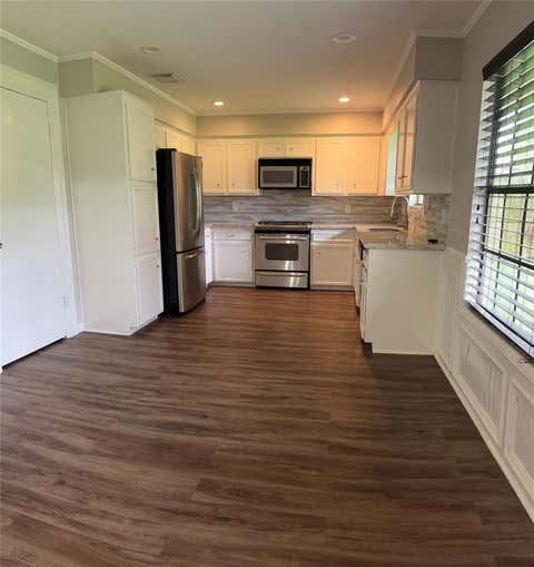 Photo of 109 Mistletoe Street, Lake Jackson, TX 77566 (MLS # 8882773)