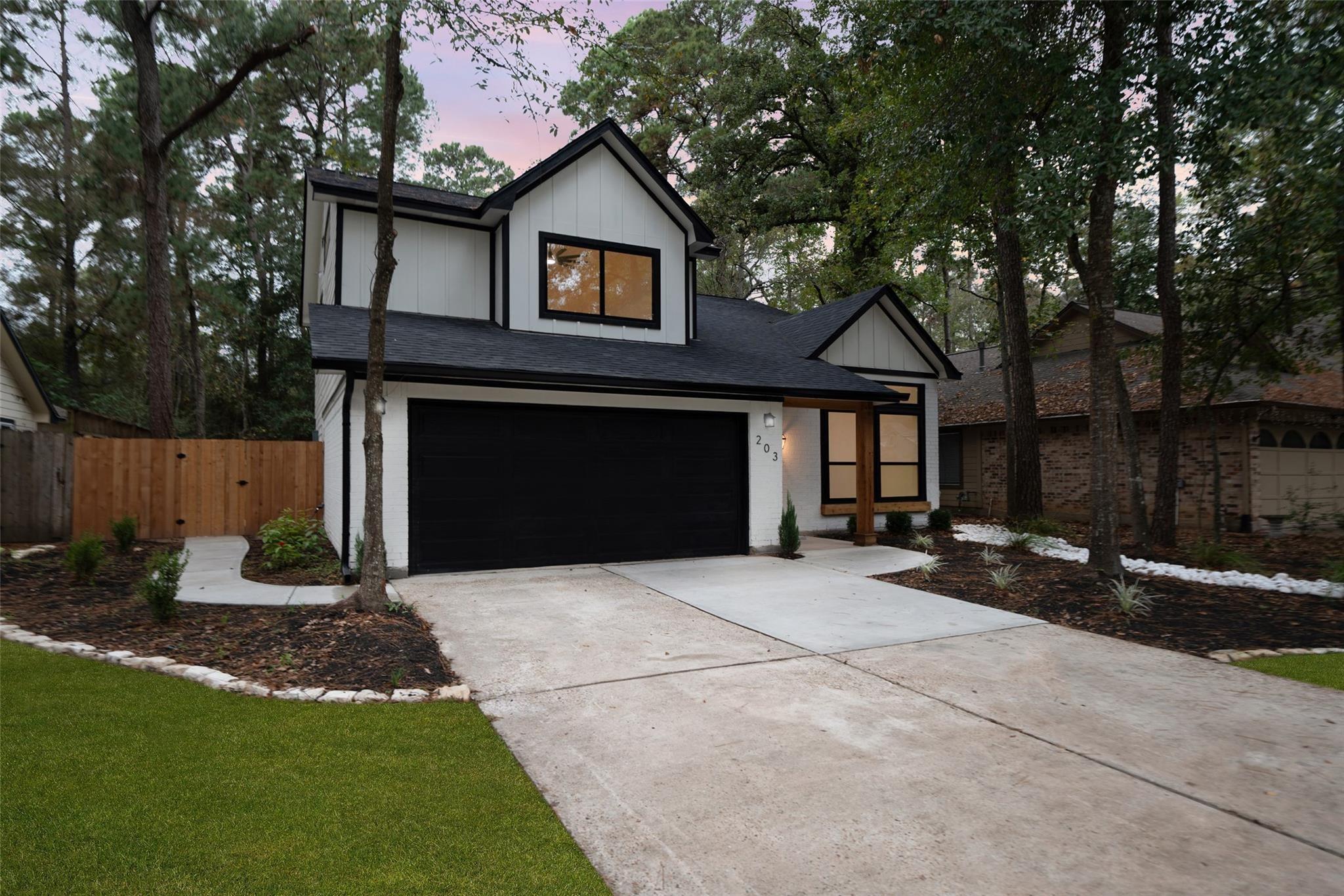 203 S Pathfinders Circle
