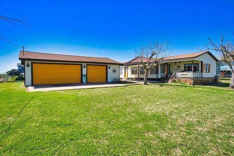 Photo of 803 Cr 202, Sargent, TX 77414 (MLS # 74302961)