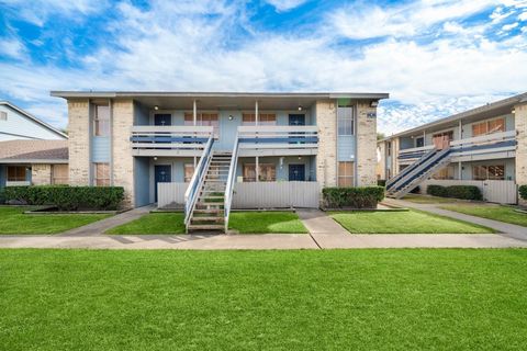 Photo of 2828 61st Street #1302, Galveston, TX 77551 (MLS # 28135386)
