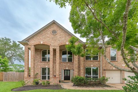 Photo of 3707 Pine View Ct Court, Pearland, TX 77581 (MLS # 94891070)