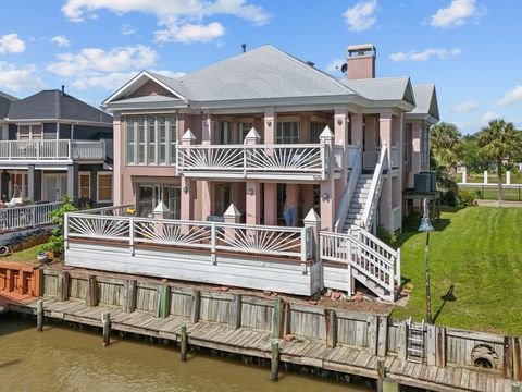 Homes For Sale - 123 Port Street<br/> San Leon, TX 77539