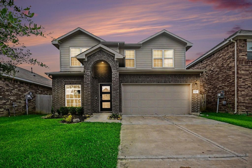 Photo of 110 Kelly Street, Angleton, TX 77515 (MLS # 22609447)