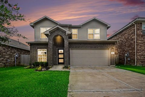 Photo of 110 Kelly Street, Angleton, TX 77515 (MLS # 22609447)