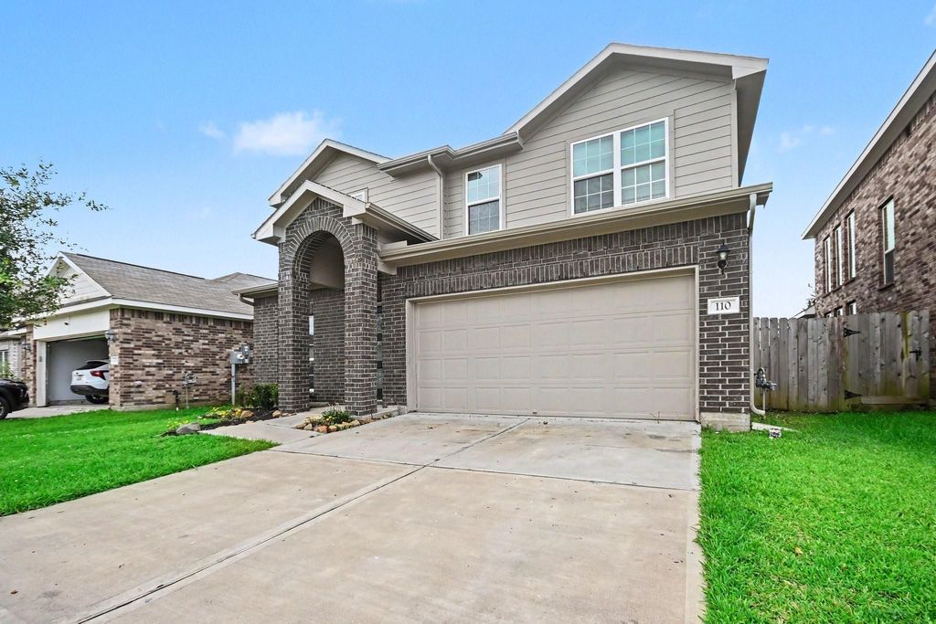Photo of 110 Kelly Street, Angleton, TX 77515 (MLS # 22609447)