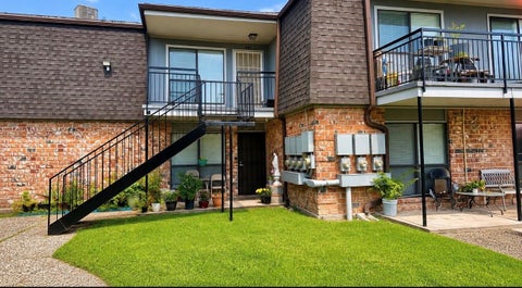 Condo For Sale - 10802 Kingspoint Road #401<br/> Houston, TX 77075