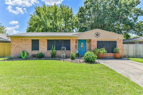 Photo of 2009 15th Avenue N, Texas City, TX 77590 (MLS # 52788768)