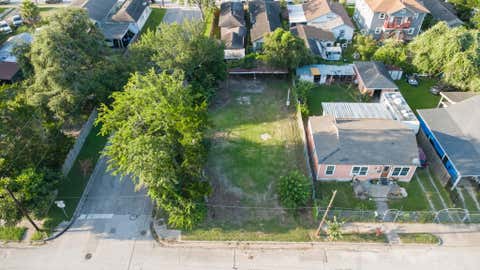Photo of 200 E Defee Avenue, Baytown, TX 77520 (MLS # 42249734)