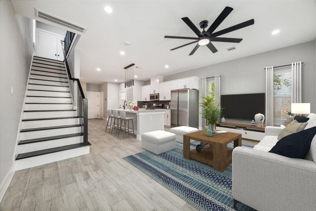 Photo of 926 Granville Drive, Houston, TX 77091 (MLS # 63085869)