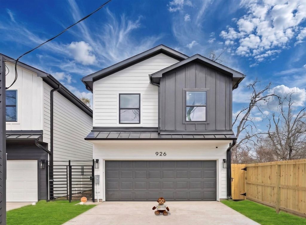 Photo of 926 Granville Drive, Houston, TX 77091 (MLS # 63085869)