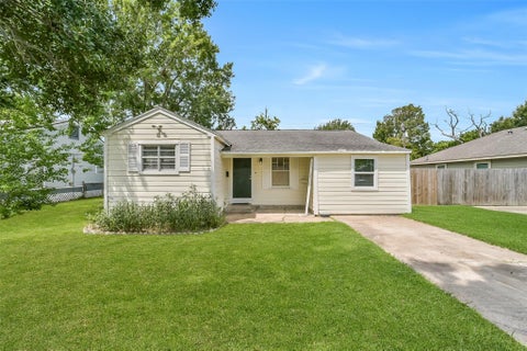 Photo of 312 S Utah Street, La Porte, TX 77571 (MLS # 94971281)