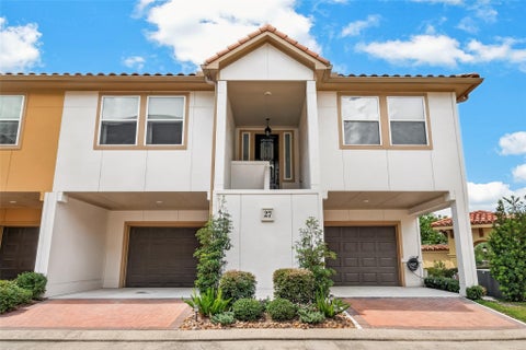 Photo of 27 W Oaks Drive DR, Houston, TX 77058 (MLS # 87602626)