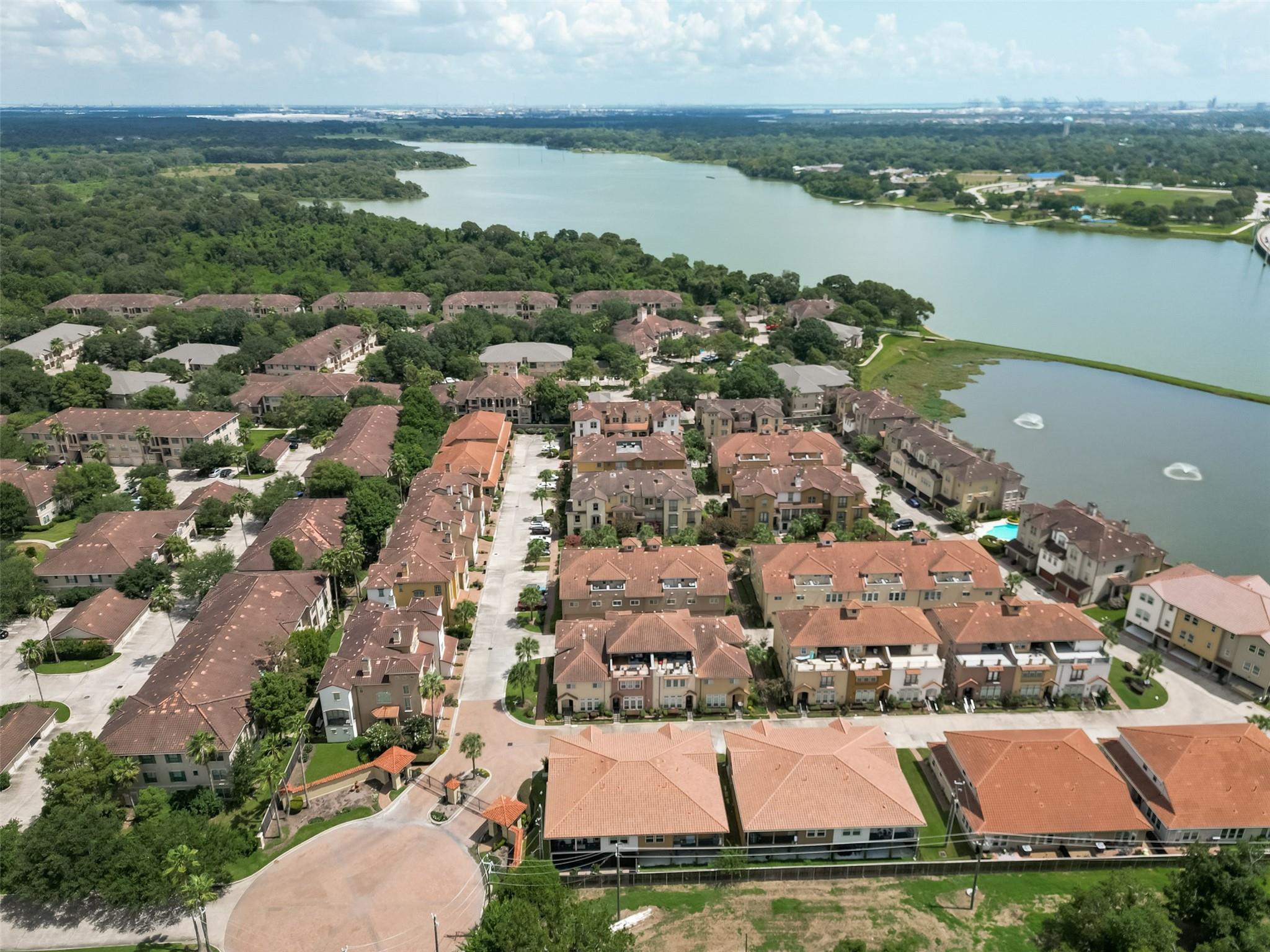 27 W Oaks Drive