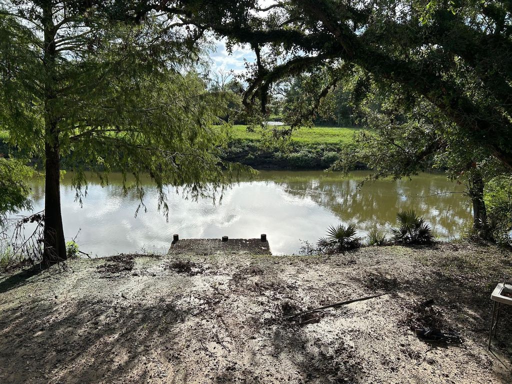 Photo of 327 Bayou Drive, Danbury, TX 77534 (MLS # 3596165)