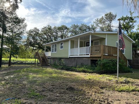 Photo of 327 Bayou Drive, Danbury, TX 77534 (MLS # 3596165)