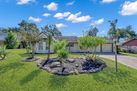 Photo of 4 Little John Lane, Conroe, TX 77301 (MLS # 40192159)