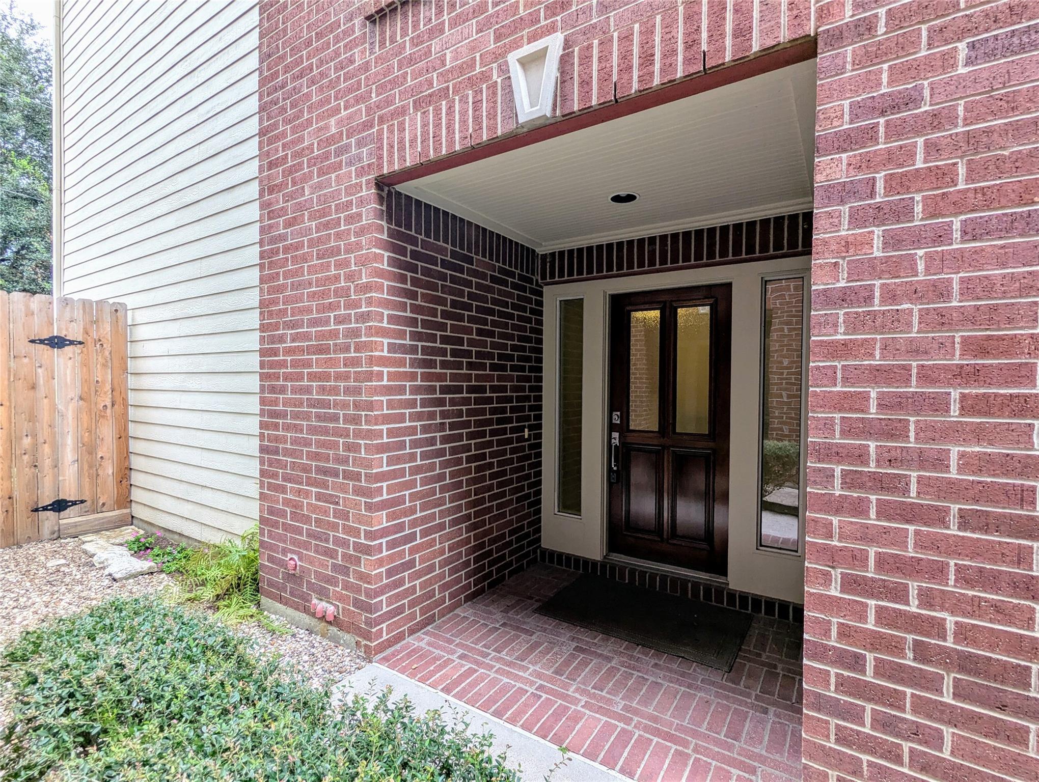 830 E Heights Hollow Ln