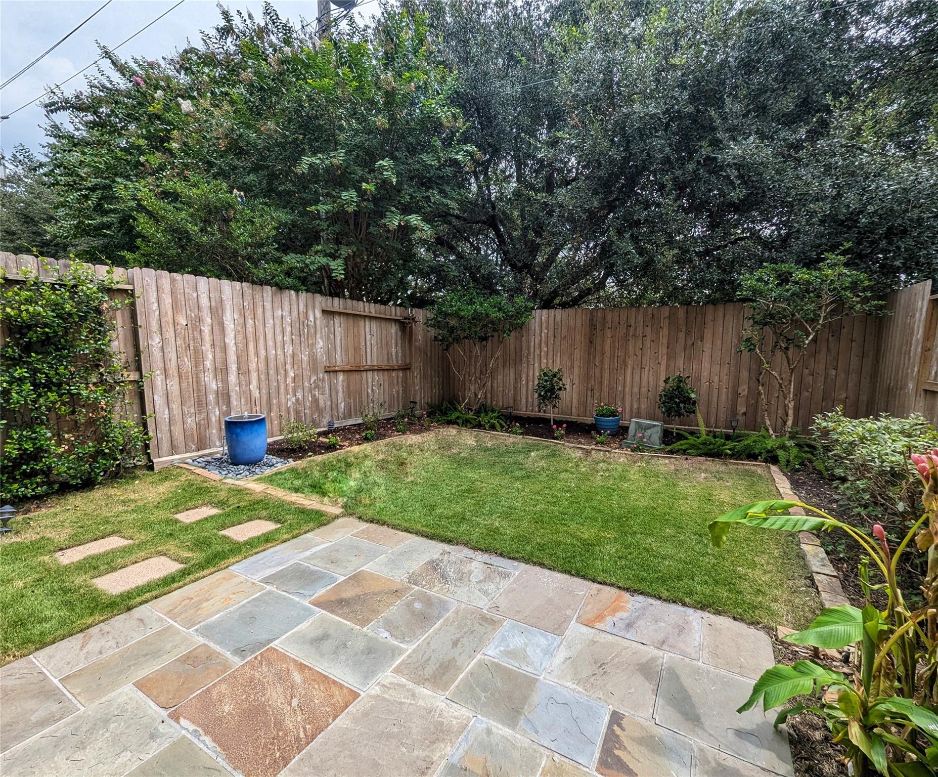 830 E Heights Hollow Ln