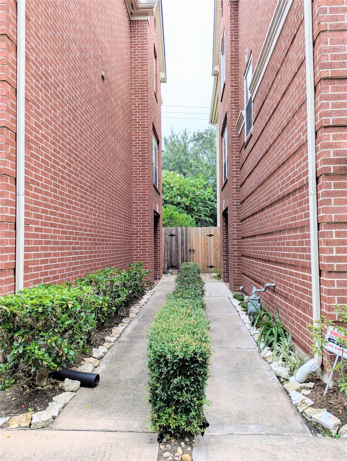 830 E Heights Hollow Ln