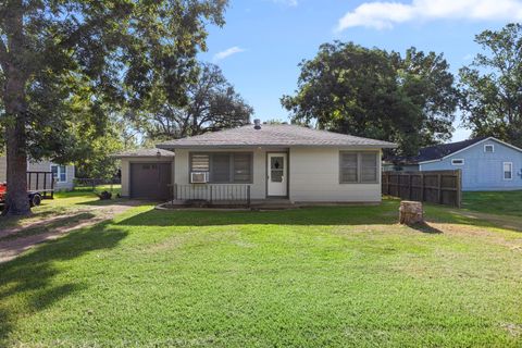 Photo of 515 Front Street, Columbus, TX 78934 (MLS # 62794697) Photo of 515 Front Street, Columbus, TX 78934 (MLS # 62794697)