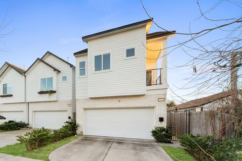 Photo of 4904 Noble Street, Houston, TX 77020 (MLS # 83617282)