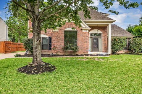 Photo of 8707 Rocky Valley Drive, Houston, TX 77083 (MLS # 27148175)