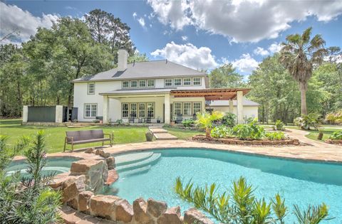 Photo of 15508 Crown Oaks Drive, Montgomery, TX 77316 (MLS # 50055148)