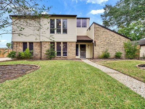 Photo of 15703 Crestbrook Drive, Houston, TX 77059 (MLS # 9482623)