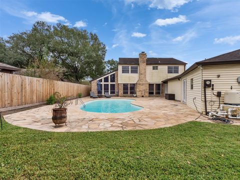 Photo of 15703 Crestbrook Drive, Houston, TX 77059 (MLS # 9482623)