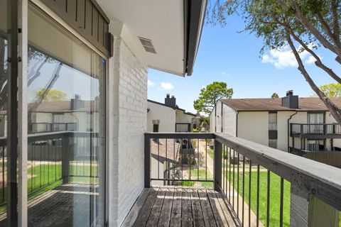 Photo of 10101 Forum Park Drive #2065, Houston, TX 77036 (MLS # 93189327)