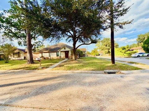 Photo of 5031 Otterbury Drive, Houston, TX 77039 (MLS # 55864388)