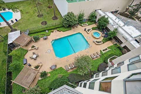 Condo For Sale - 661 Bering Drive #709<br/> Houston, TX 77057